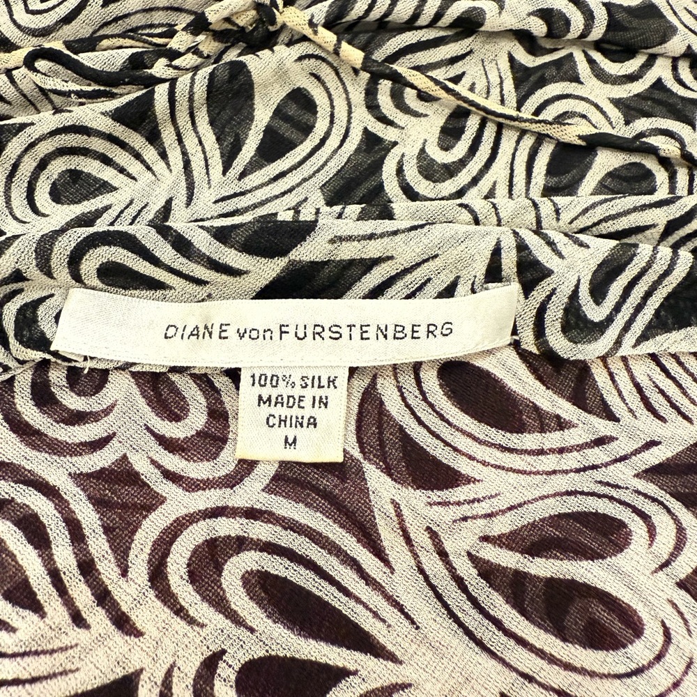 ✨VINTAGE✨ Diane Von Furstenberg ♥️ Heart Print Whimsical Blouse. - Picture 2 of 2